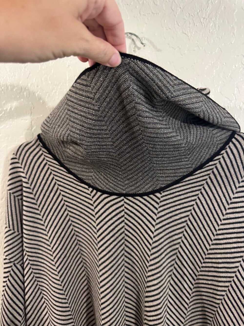 Calvin Klein Cowl Neck Black & White Herringbone Long Sleeved Sweater - Picture 9 of 12